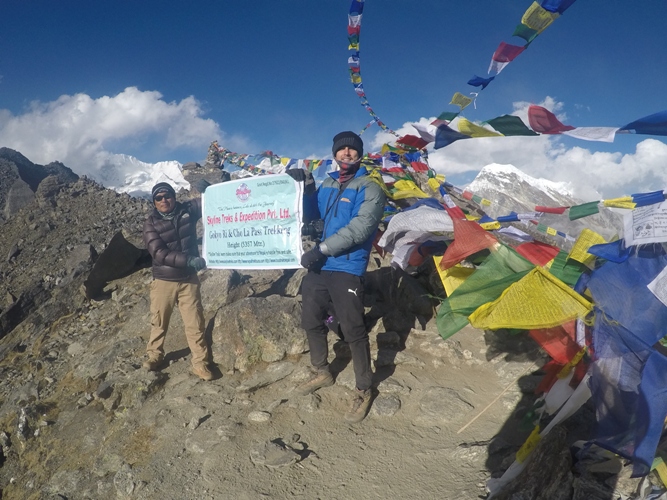 Detain the prayer flags.